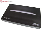 Das Notebook steckt in einer kompakten Schachtel.