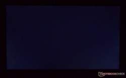 sehr gut: kein Backlight Bleeding