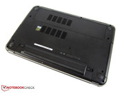 Zum Entfernen der Wartungsklappe genügt ein normaler Kreuzschraubenzieher.