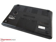 Der Boden enthält eine große Wartungsabdeckung.