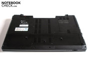 Zwei Abdeckungen können von der Unterseite entfernt werden.