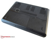 Der Akku enthält einen Gehäusefuß.