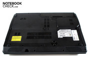 Auf dem Gehäuseboden lassen sich zwei Abdeckungen entfernen