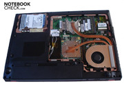 ...und im geöffneten Zustand. Alle wichtigen Komponenten (CPU, GPU, RAM, HDD) sind dabei zugänglich