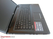 Es dominieren dunkle Farbtöne.