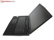 Der maximale Öffnungswinkel ist relativ gering und enttäuscht dadurch etwas.