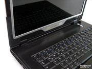 Dies wird in der Tat erreicht, Verformungen unter Druckeinwirkung sind kaum möglich.