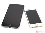 Das iPhone 6 Plus ist ein Riese im Vergleich zum 5S (rechts).
