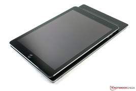 Das iPad Air ist deutlich kleiner und hat einen schmaleren Panel-Rahmen.