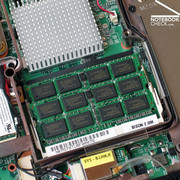 Bei der Arbeitsspeicher Ausstattung wird mit insgesamt 4096MB schnellen DDR3 RAM Modulen bereits ein neues Feature der Montevina Plattform genutzt.