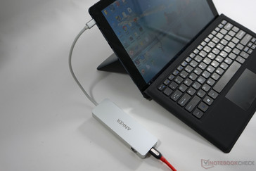 Mit USB-C-Docking mutiert das Gerät damit zum PC-Ersatz (im Bild die Anker, die jedoch bei der Stromversorgung über USB-C Probleme mit dem Cube i9 hatte).