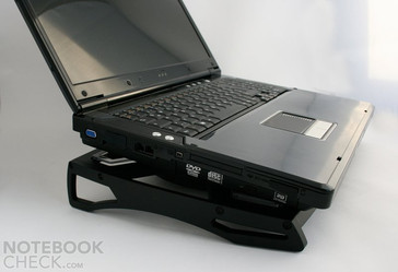 Der Antec Notebook Kühler 200 hält auch schweren Notebooks stand.