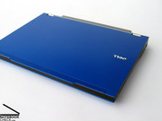 Die farbliche Gestaltung beschränkt sich auf den Displaydeckel und die Gehäusewanne des Laptops.