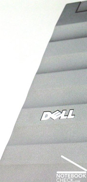 Prägendes Bauteil des Dell Precision M4400 ist mit Sicherheit der gewellte Displaydeckel aus Magnesium in silberner Lackierung.