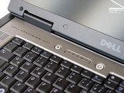 Einziger Kritikpunkt abgesehen von den Gehäuseabmessungen ist das Dell typische, nicht absolut fest sitzende Gehäusebauteil oberhalb der Tastatur.