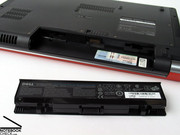 Der Standard 56Wh Akku liefert eine mäßige Akkulaufzeit von maximal bis zu 2.5 Stunden. Alternativ ist auch ein größerer 9-Zellen Akku verfügbar.