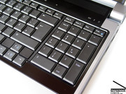 Das Tippgefühl der Tastatur präsentiert sich eher weich mit deutlichem Druckpunkt und angenehm leisen Klickgeräuschen beim Schreiben.