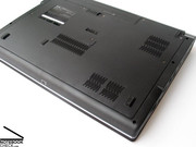 Während die Geräteoberseite überaus kühl bleibt, sind an der Unterseite des Notebooks Maximaltemperaturen von knapp 40°C zu beobachten.