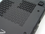 Um für eine ausreichende Belüftung zu sorgen, wurde der Wartungsdeckel im X-Design perforiert.