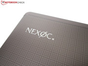 Auf dem Deckel prangt ein Firmenlogo.