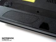 Auf der Vorderseite verbirgt sich ein Infrarot-Empänger für die mitgelieferte Fernbedienung