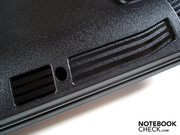 Die beiden Lautsprecher sind unterhalb der Vorderseite angebracht