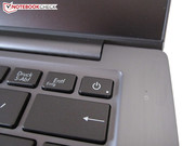 Geschmackssache: Die Powertaste wurde in den Hauptblock integriert.