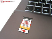 Auf der Handballenablage wurde ein Mikrofon integriert.