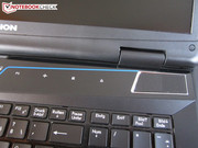 Das Hochglanzfinish zieht Schmutzpartikel an.