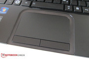 Das Touchpad ist abgesenkt und bietet eine angeraute Oberfläche.