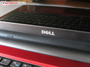 Der untere Displayrahmen entpuppt sich als ziemlich wuchtig.