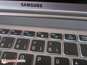 Mit F9 und F10 lässt sich die weiße Tastaturbeleuchtung regeln.