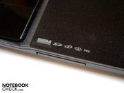 Auf der Voderseite sitzt ein 5-in-1-Kartenleser.