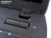 Die Powertaste verfügt über eine recht ungewöhnliche Form.