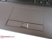 Das Touchpad ist leider gummiert.