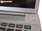 Die Status-Lämpchen befinden sich neben der Power-Taste.