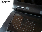 Die Scharniere können bei Erschütterungen ein Wackeln des Displays nicht verhindern