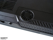 Die Unterseite beherbergt einen kleinen Subwoofer.