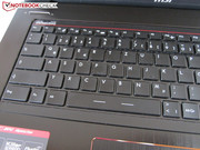 Die Tastatur kann in drei Zonen beleuchtet werden.