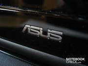Asus-Logo am unteren Displayrahmen