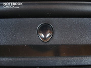 Selbst das kleine Alienware-Logo oberhalb der Tastatur wird beleuchtet
