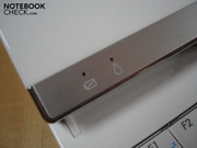 Weitere Status-Lämpchen warten auf dem Displaydeckel