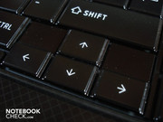 Die Pfeiltasten sind nicht gerade hoch. Die restlichen Tasten sind hingegen angenehm dimensioniert