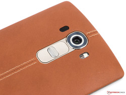 Die physikalischen Tasten befinden sich wieder auf der Rückseite.