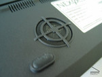 Der dritte Lautsprecher auf der Unterseite verhilft dem Nexoc Laptop zu leichten Bässen.
