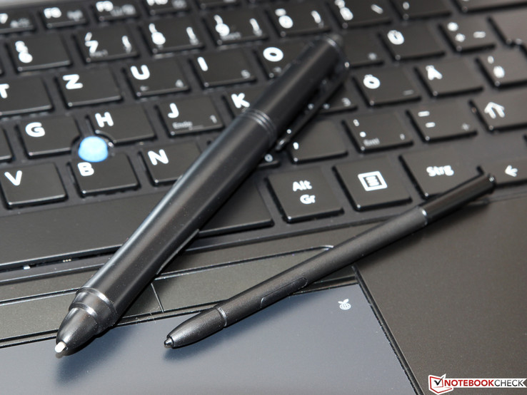 Diese beiden Stifte liegen dem Z20t-C bei. Sowohl beim kleinen als auch beim großen Stift handelt es sich um ein drucksensitives Modell.