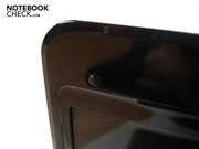 Der Displayrahmen ist recht breit geraten und verschmutzt sehr schnell