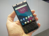 Auf der CES 2017 kann man das BlackBerry Mercury von TCL schon mal in die Hände nehmen,