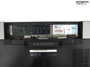 Sollte man ein mobiles Breitbandmodem mitbestellen, so findet man den zugehörigen SIM-Slot im Akkufach. Das Testgerät musste ohne auskommen.