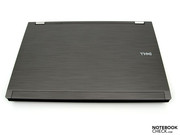 Elegant mit silbernen Lid